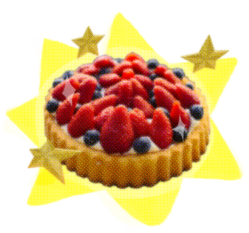 composocion de una tarta de frutos del bosque sobre estrellas amarillas